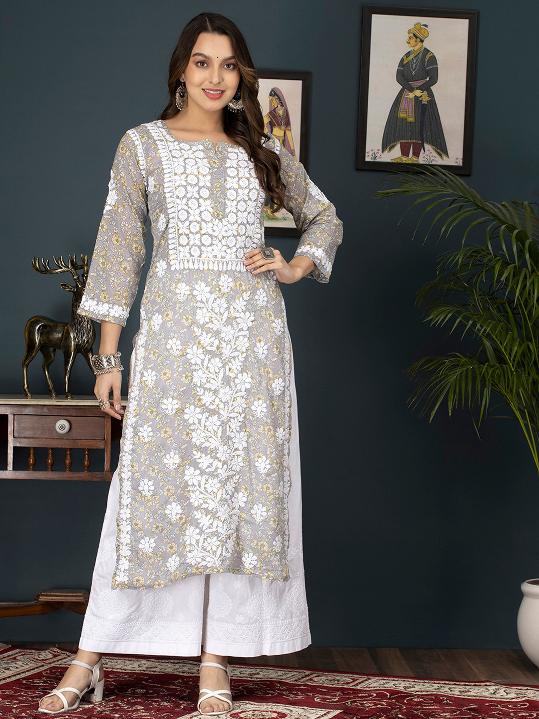 PARAMOUNT CHIKAN Women Embroidered Lucknowi Chikankari Mulmul Kurta