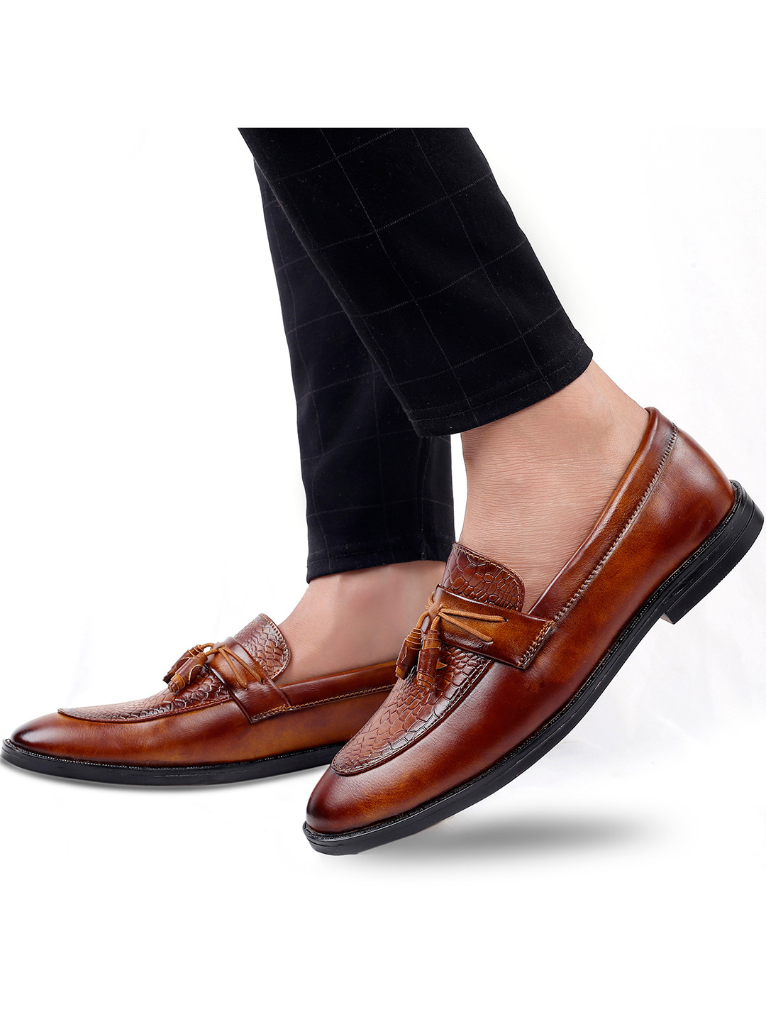 Bxxy Men Textured Tassel Loafers