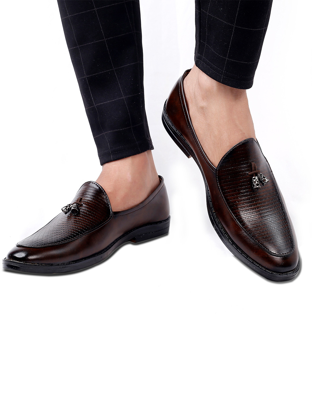 Bxxy Men Textured Tassel Loafers