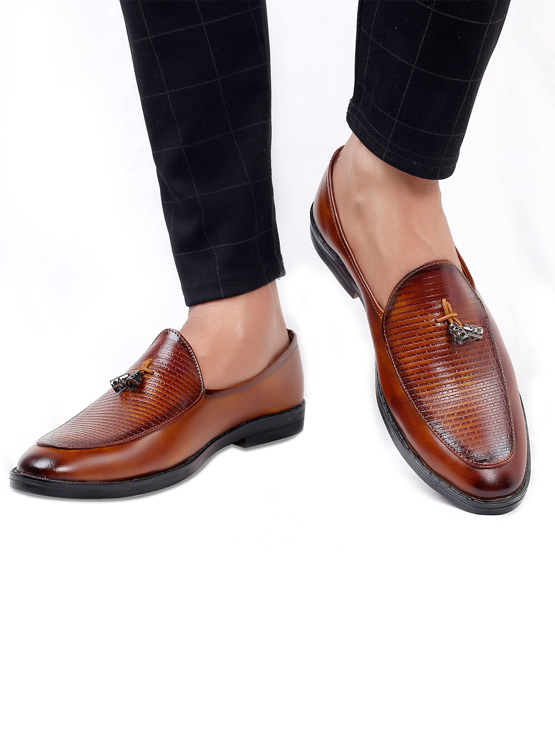 Bxxy Men Textured Loafers
