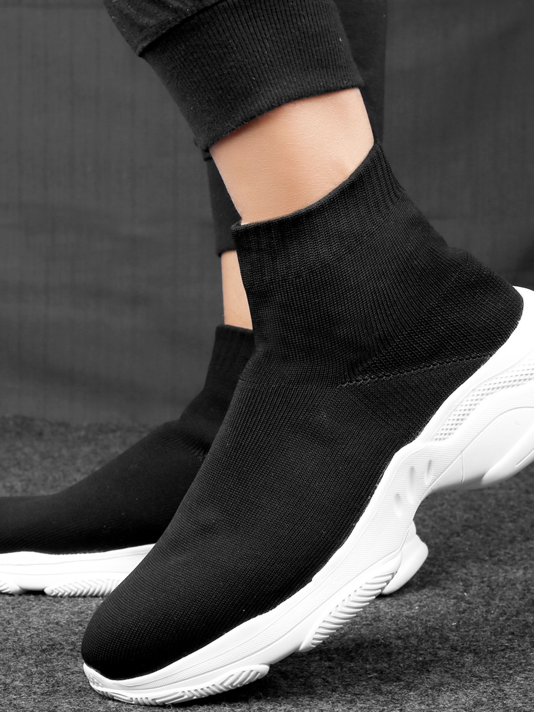 Bxxy Men Lightweight Mid Top Mesh Contrast Sole Slip-On Sneakers