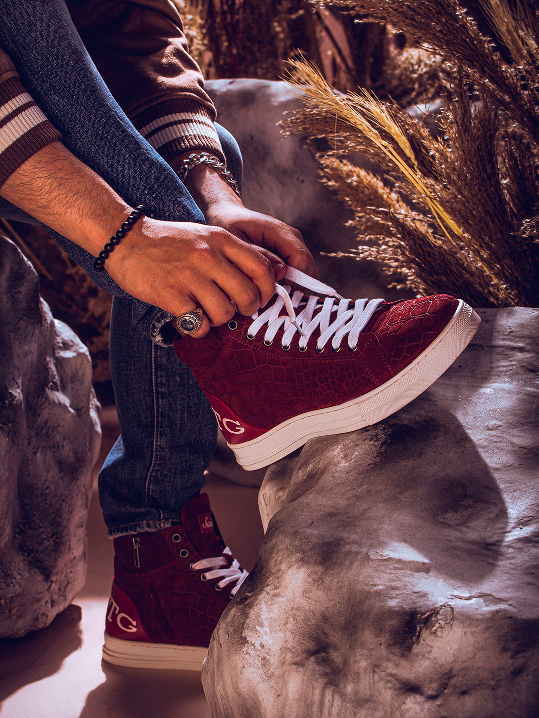 Saint G Men Mid Top Breathable Leather Contrast Sole Sneakers