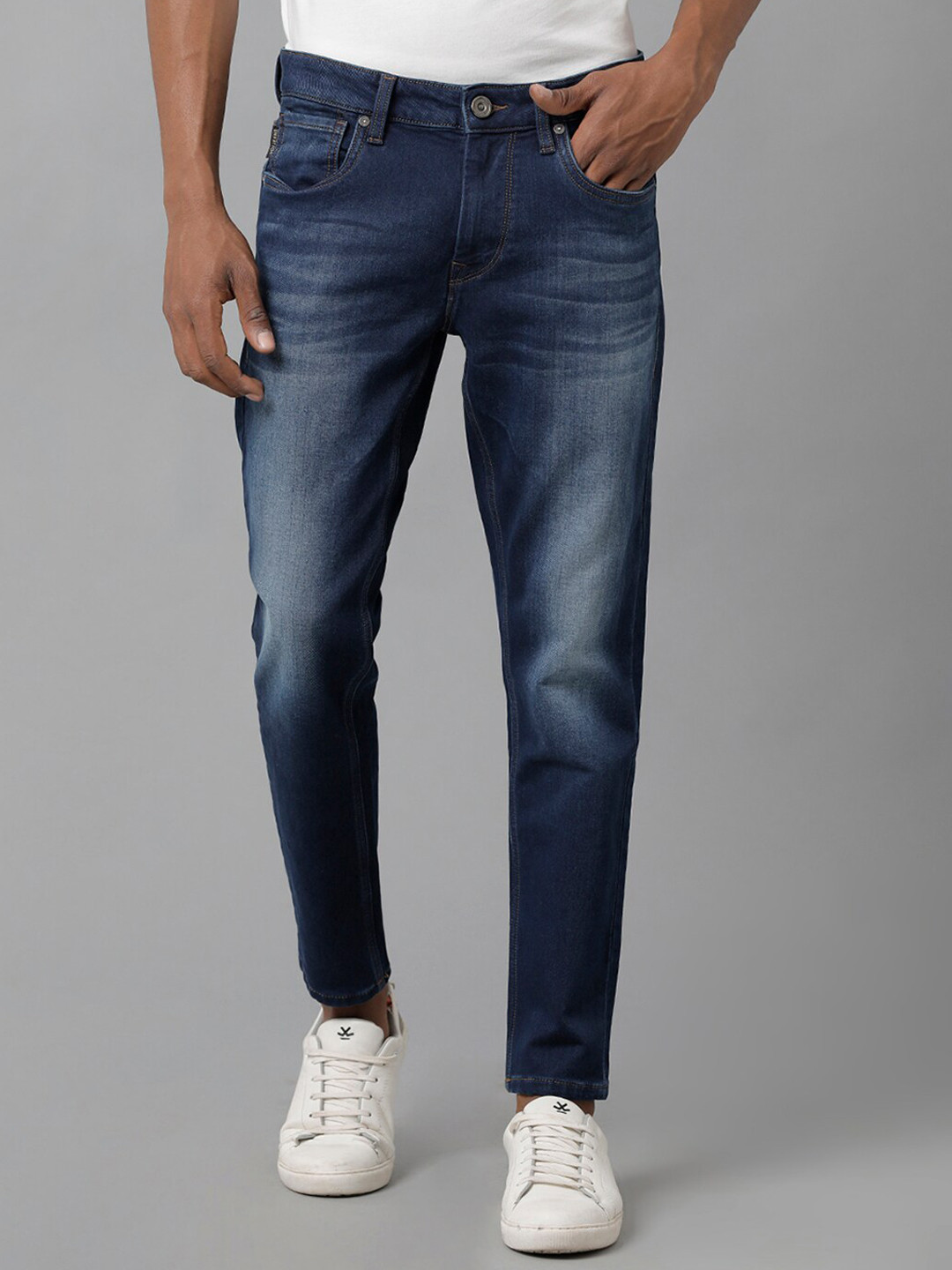 Voi Jeans Men Mid Rise Clean Look Light Fade Whiskers & Chevrons Slim Fit Cropped Jeans