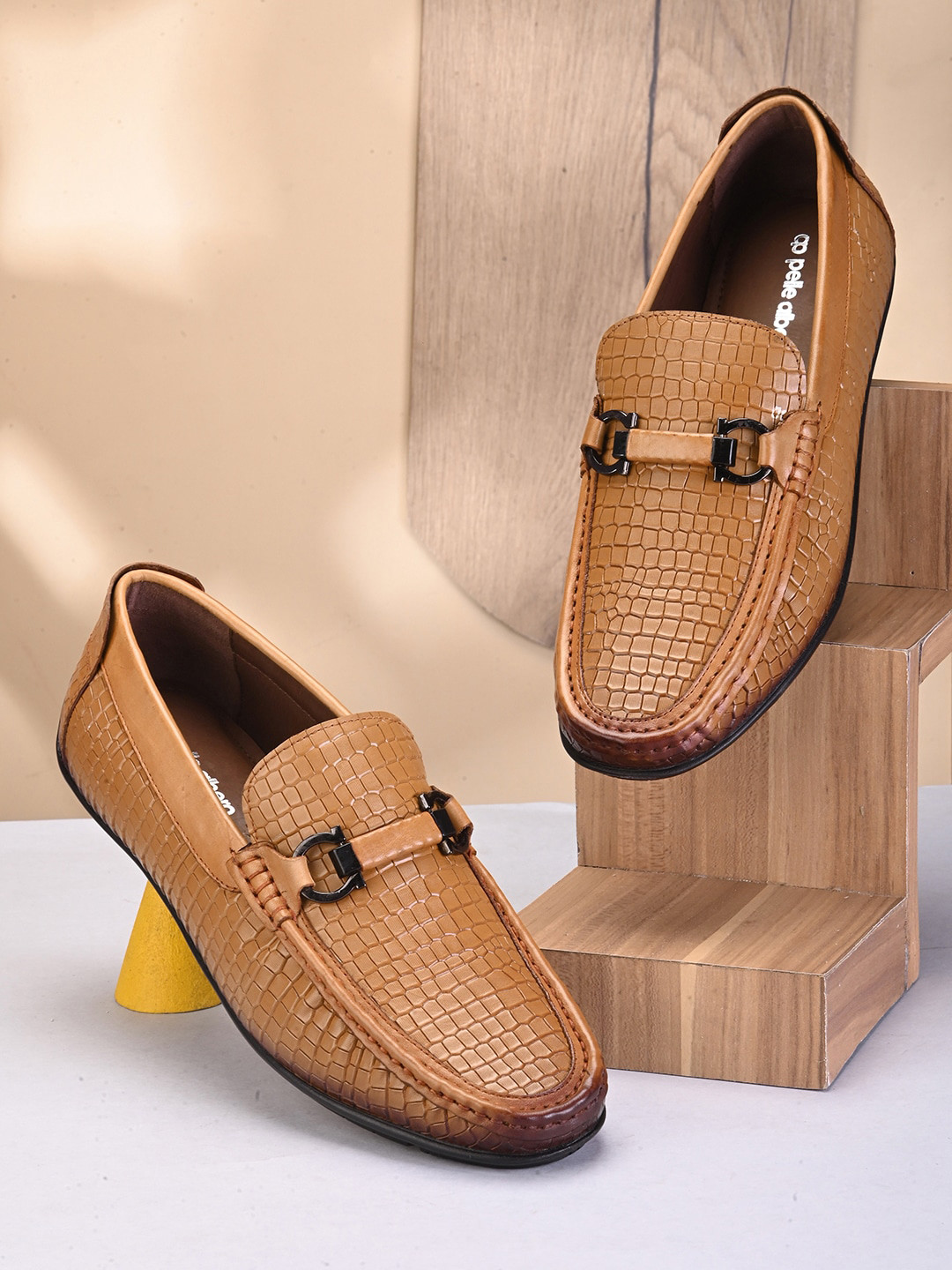 pelle albero Men Textured Leather Lightweight Horsebit Loafers