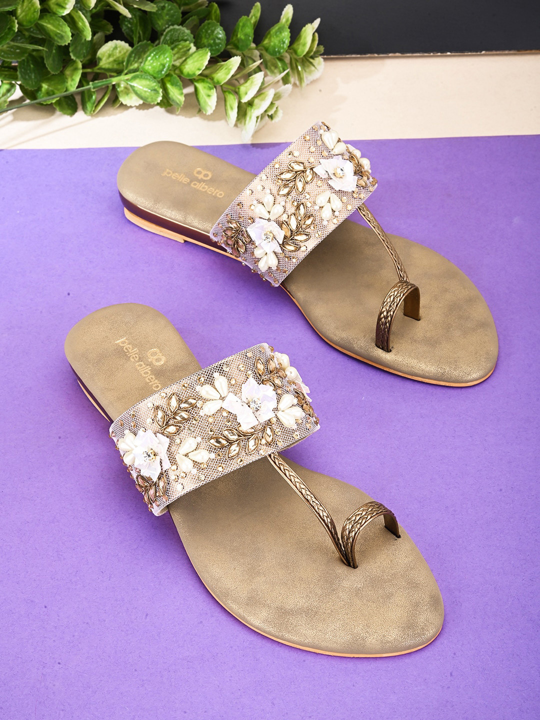 pelle albero Embellished One Toe Flats