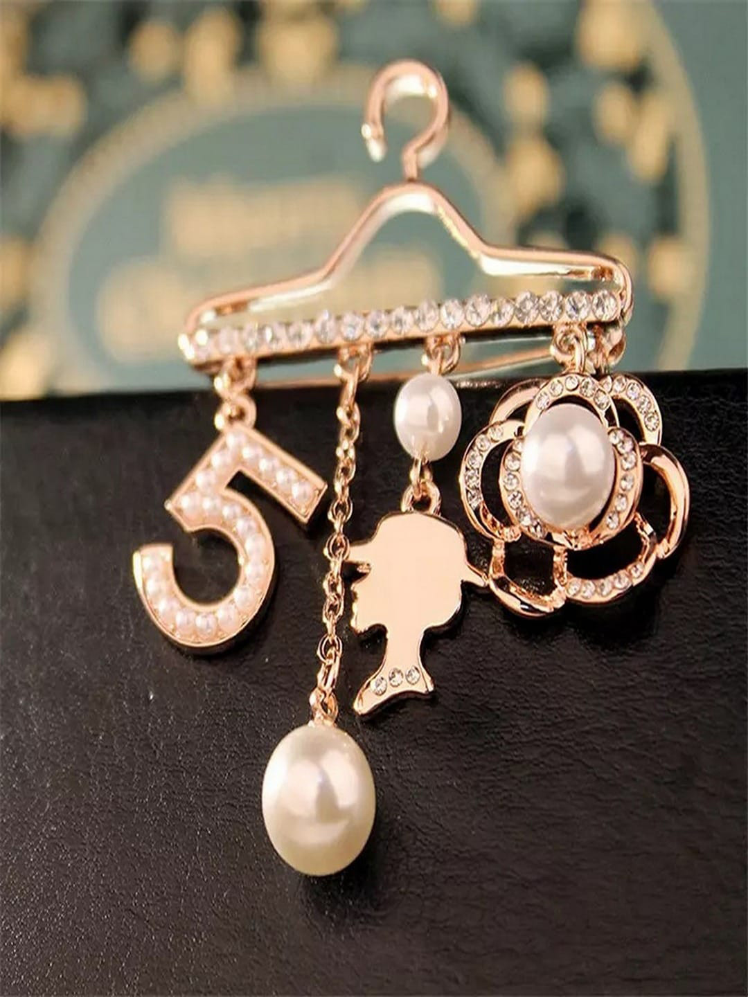 UNIVERSITY TRENDZ Gold-Plated Faux Pearl Hanger Dangle Brooch
