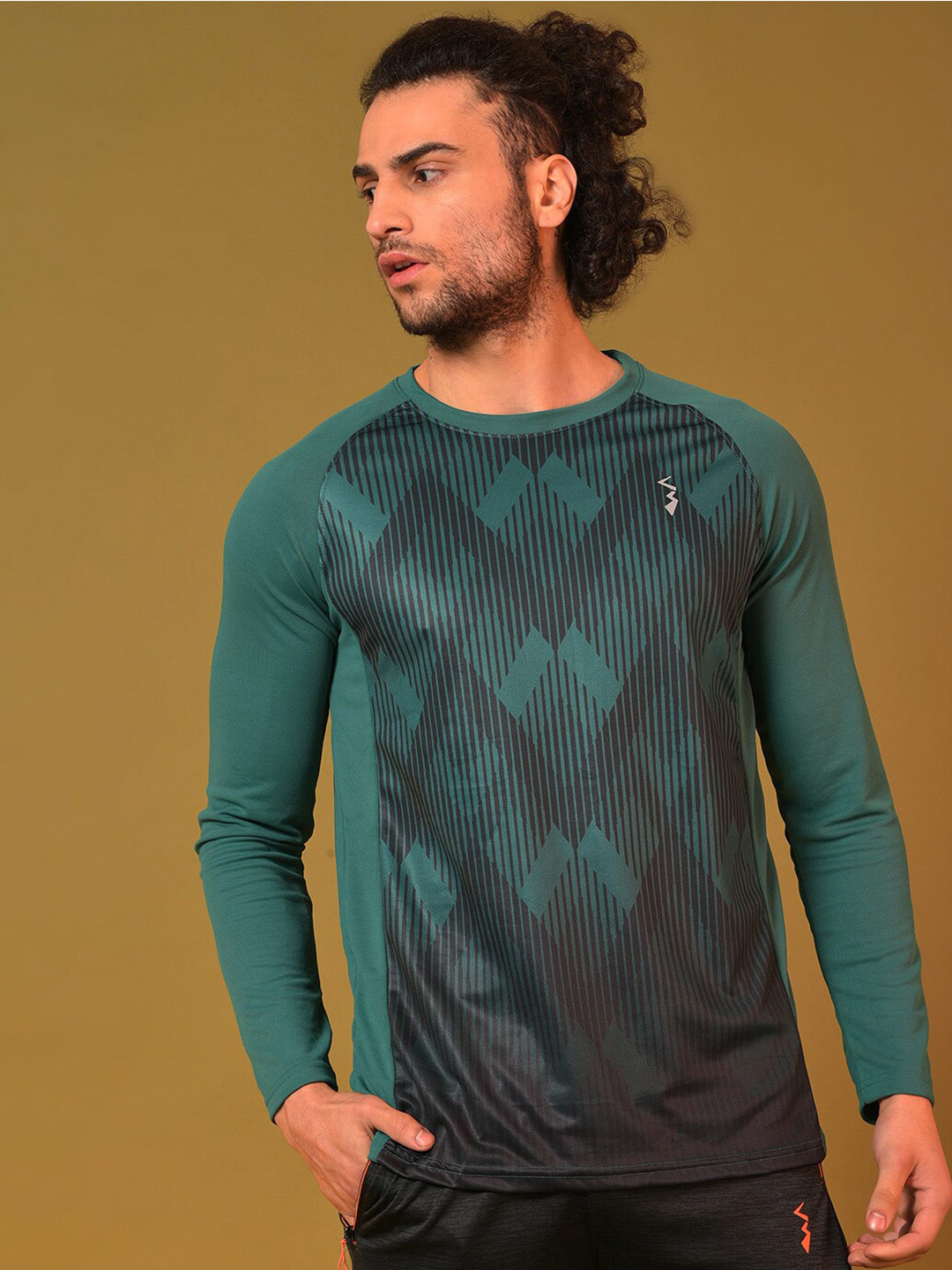 Campus Sutra Green Geometric Printed Dry-Fit Long Raglan Sleeves T-shirt