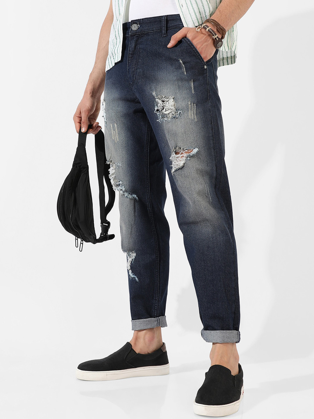 Campus Sutra Men Blue Smart Mildly Distressed Cat Scratches Cotton Slim Fit Jeans