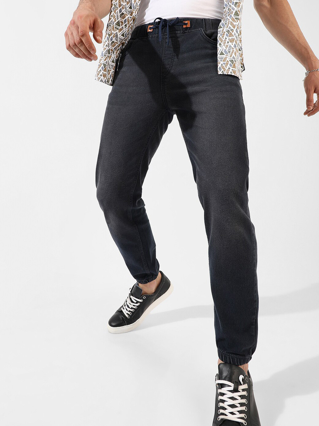 Campus Sutra Men Black Smart Mid Rise Clean Look Cotton Slim Fit Stretchable Jeans