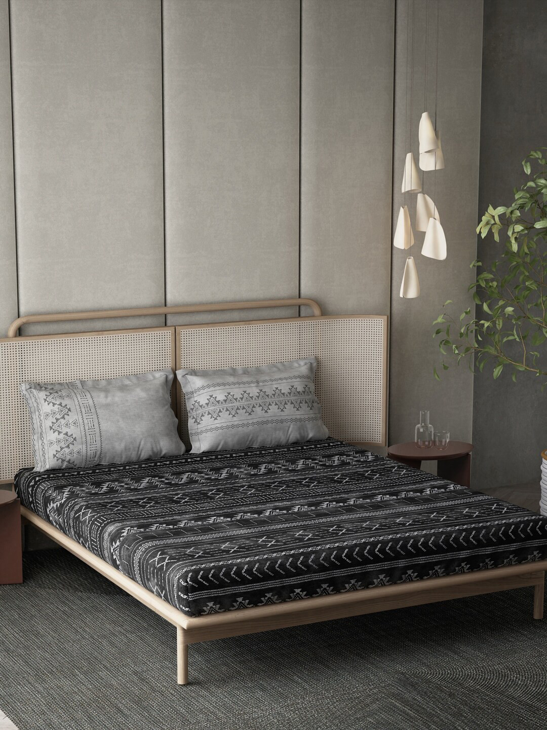 DDecor Live Beautiful Black & White 140 TC Cotton King Bedsheet & 2 Pillow Covers