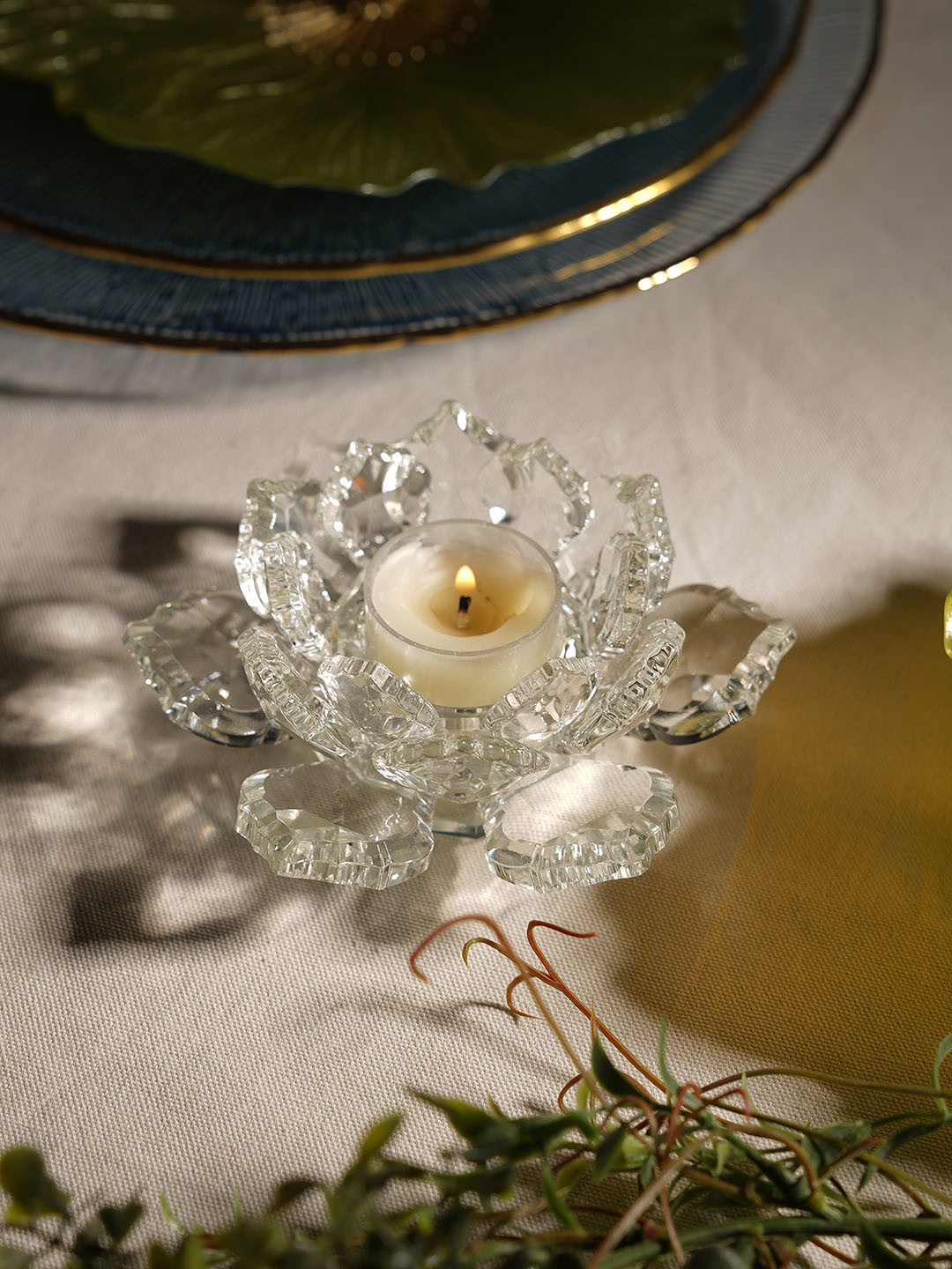 Pure Home and Living Transparent Crystal Lotus Shaped Tealight Candle Holder