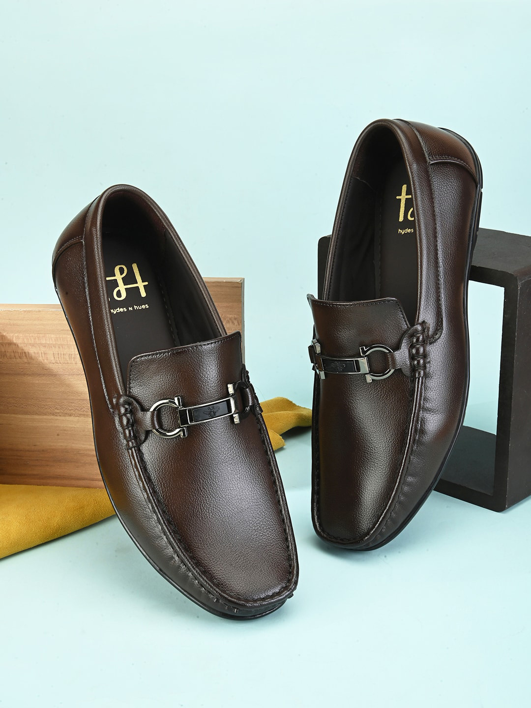 Hydes N Hues Men Textured Lightweight Horsebit Loafers