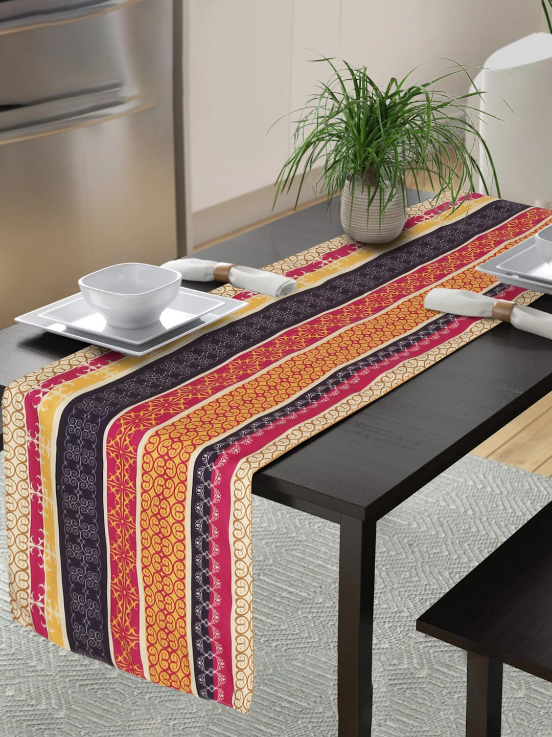 Alina decor Pink & Yellow Printed Table Runner