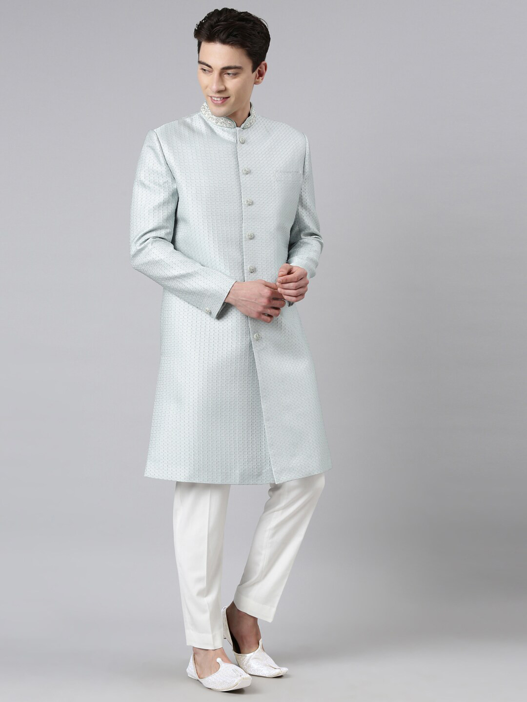 TheEthnic.Co Self-Design Embroidered Mandarin Collar Sherwani Set