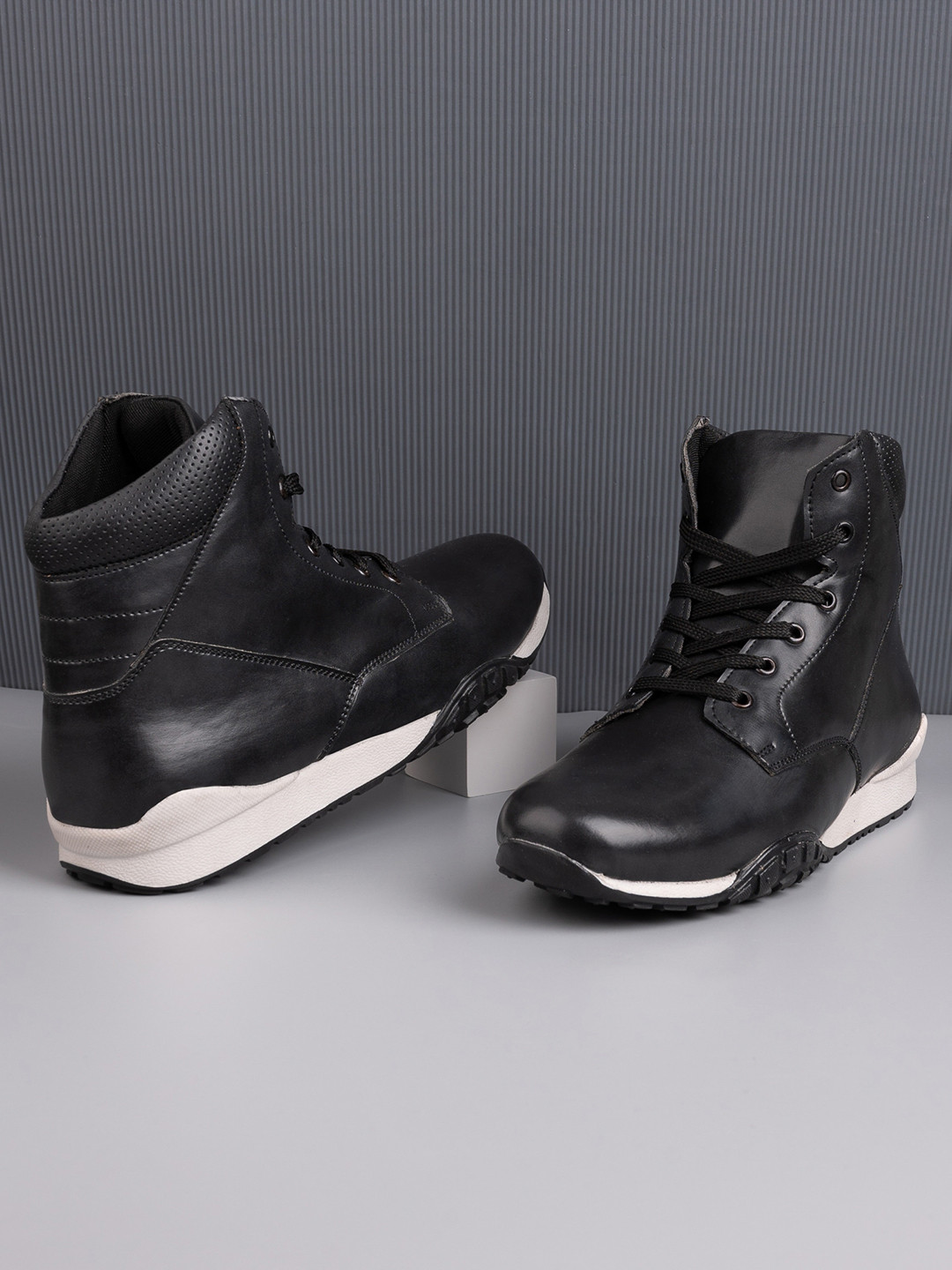 HERE&NOW Men Black & White Mid Top Comfort Insole Lightweight Contrast Sole Sneakers