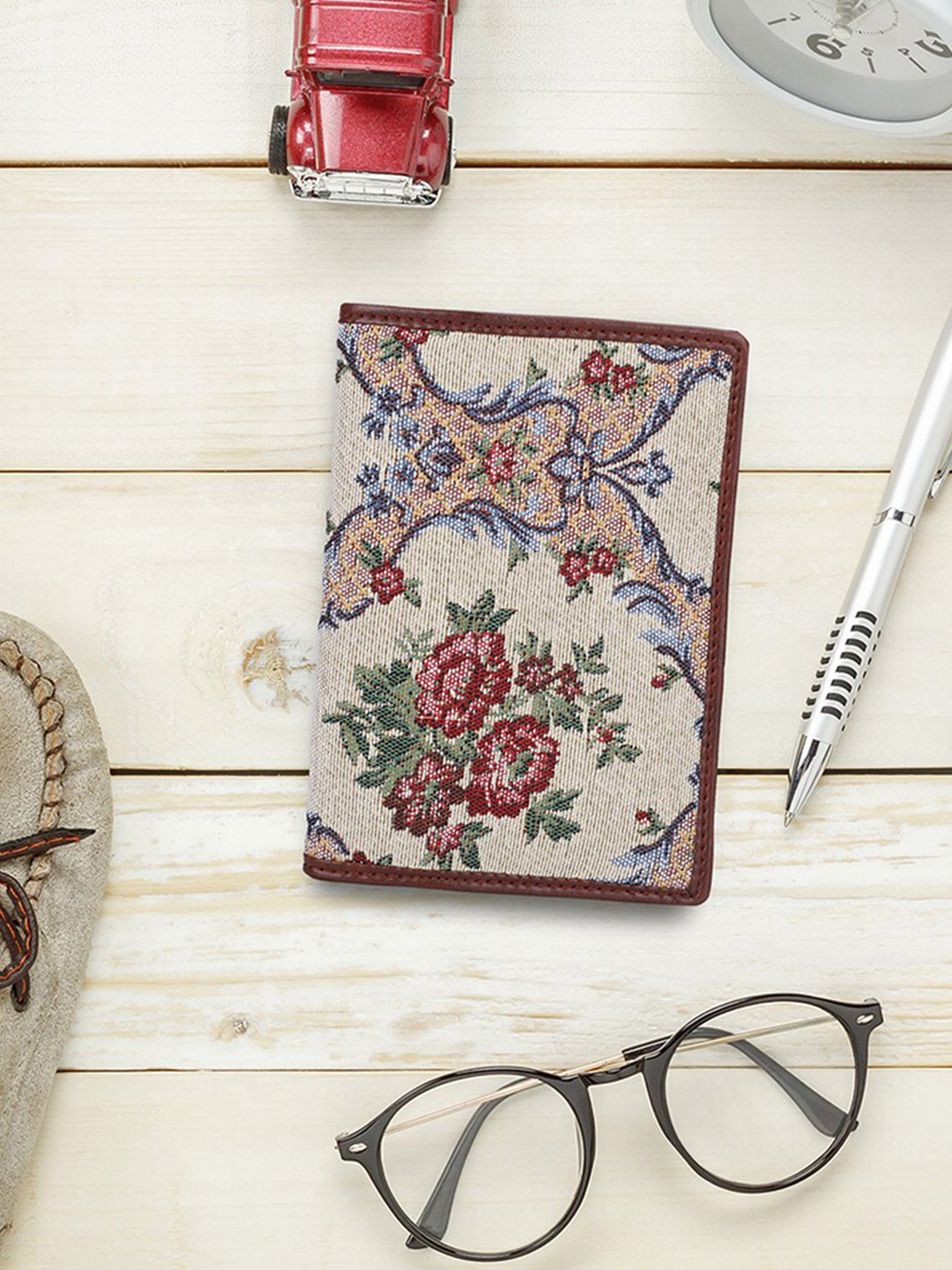 THE CLOWNFISH Glamour Fold Women Floral Printed Leather Passport Holder Travel Wallet