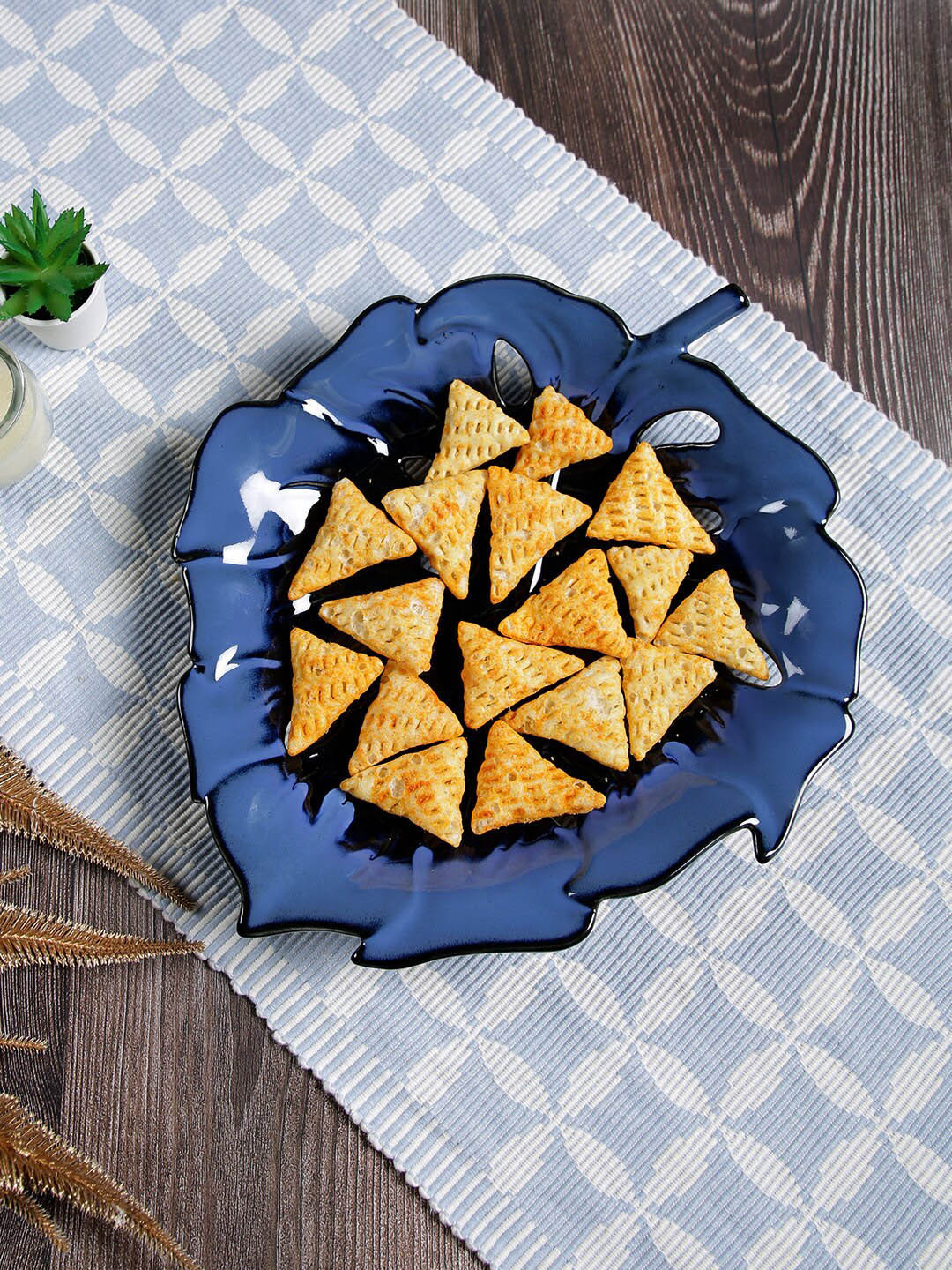 Aapno Rajasthan Blue & Black Leaf Design Serving Platter