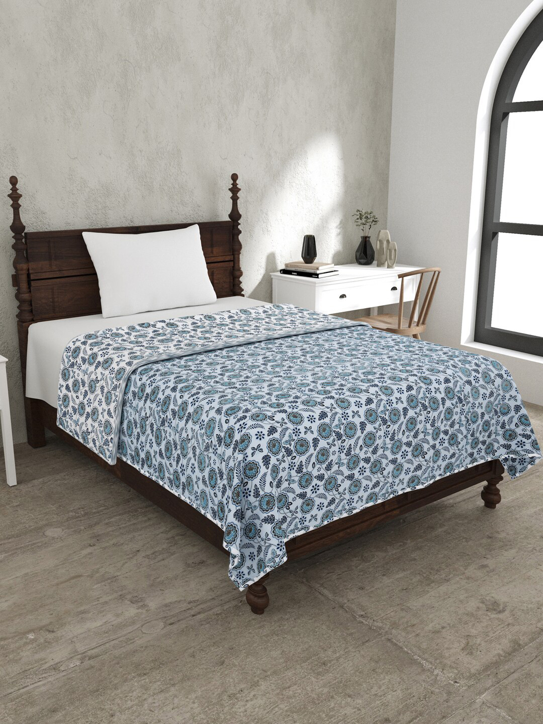 JAIPUR FABRIC White & Blue Floral Mild Winter 120 GSM Single Bed Dohar