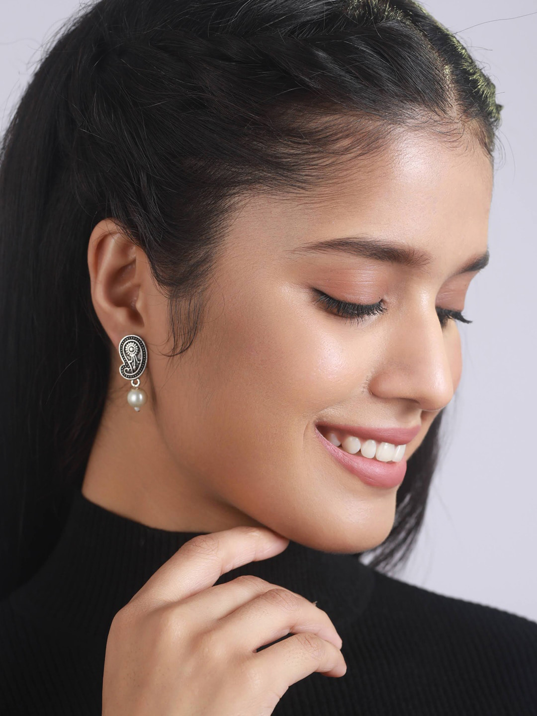 Sangria Set Of 4 Silver-Toned & White Silver-Plated Oxidized Earrings