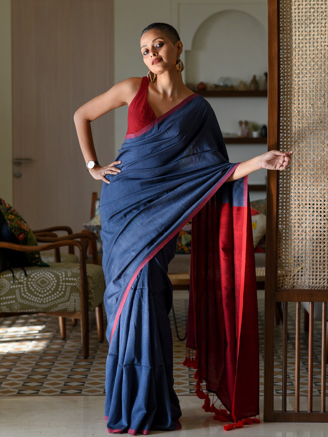 Suta Grey & Red Saree With Tassels