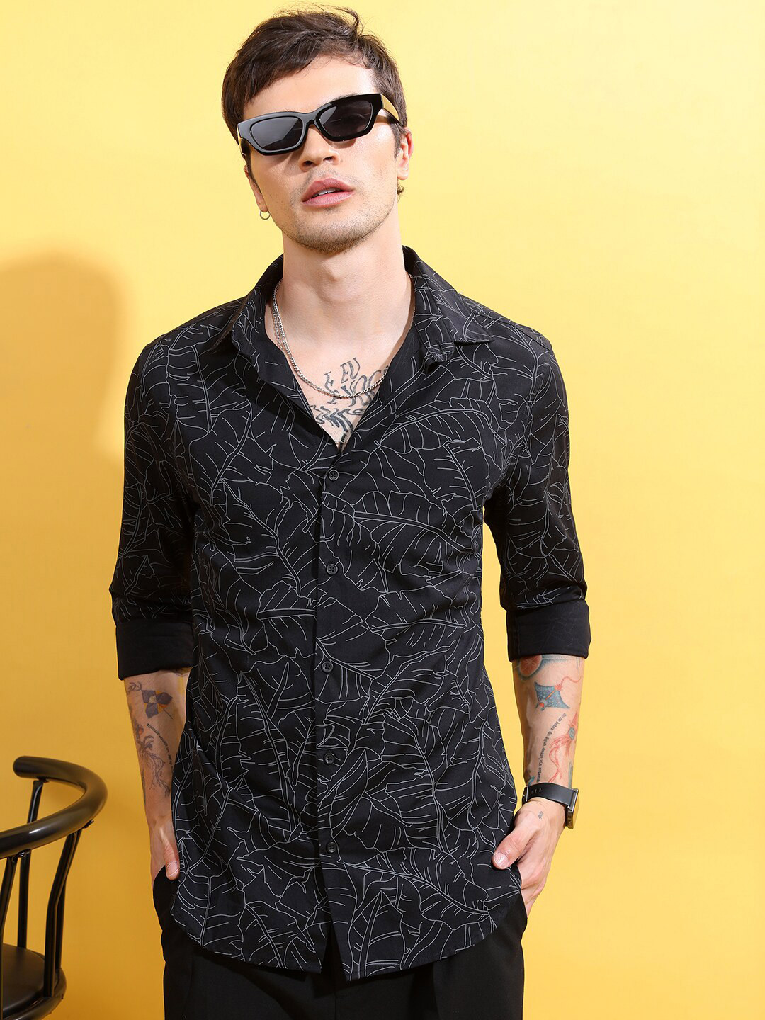 HIGHLANDER Black Floral Printed Slim Fit Cotton Casual Shirt