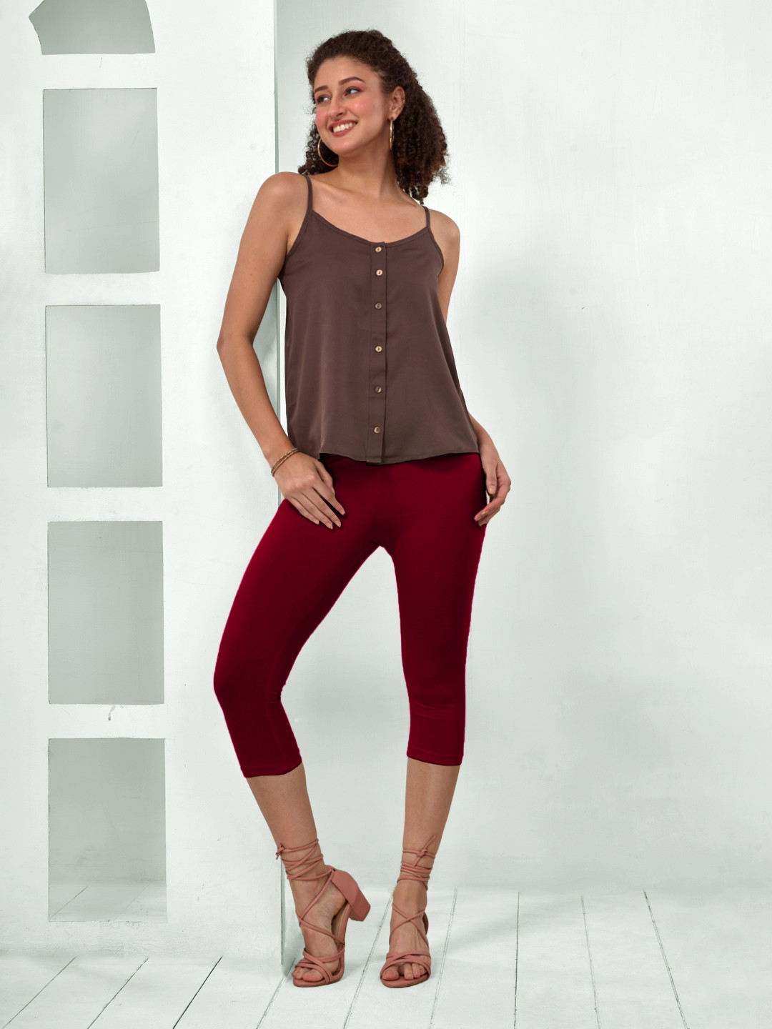 LYRA Women Mid-Rise Cotton Slip-On Capris