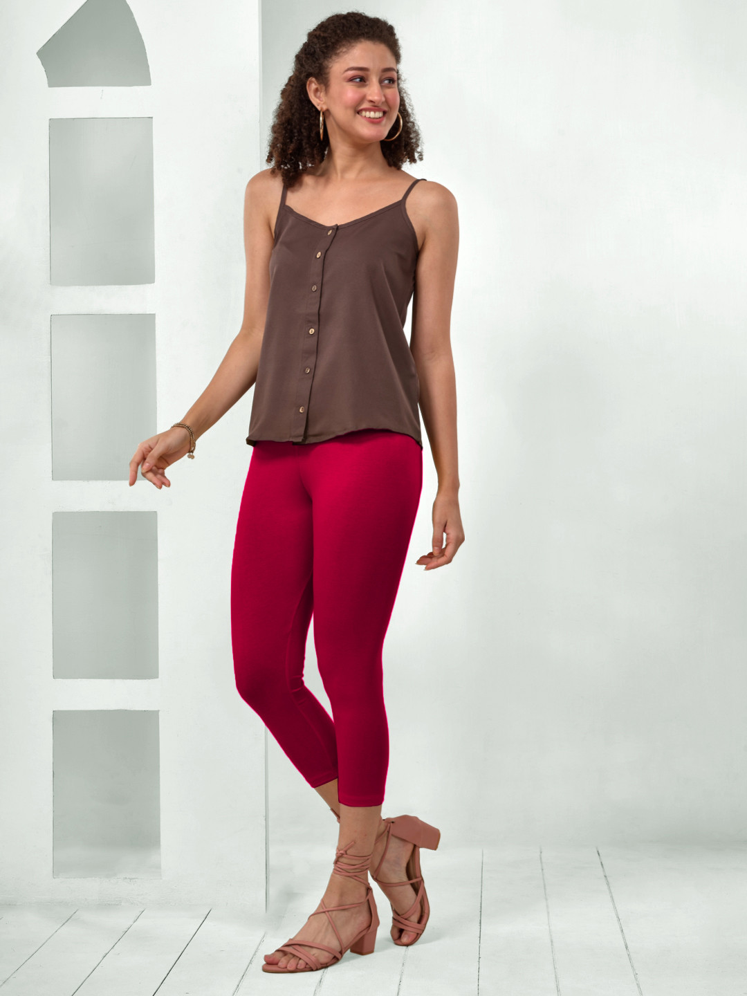 LYRA Women Mid-Rise Cotton Slip-On Capris