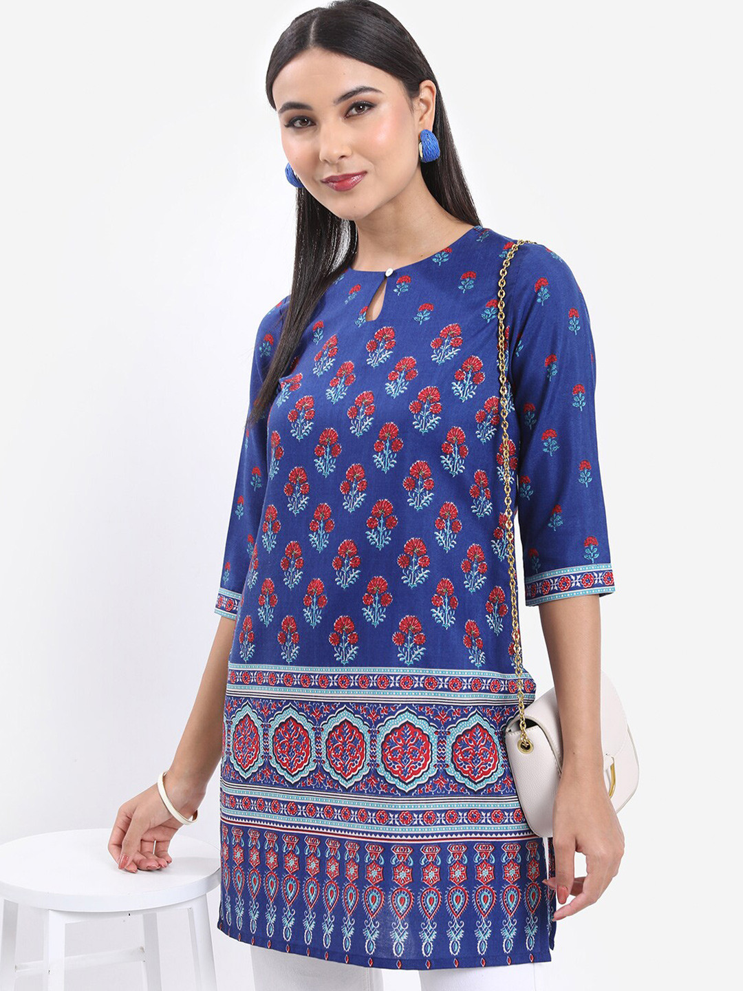 Vishudh Floral Printed Straight Kurta
