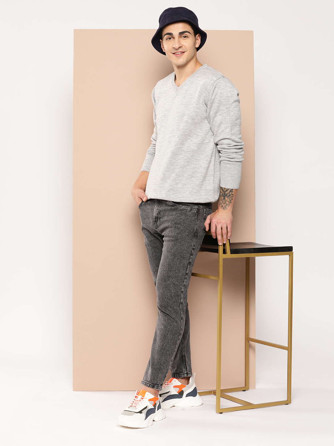 HERE&NOW V-Neck Acrylic Pullover