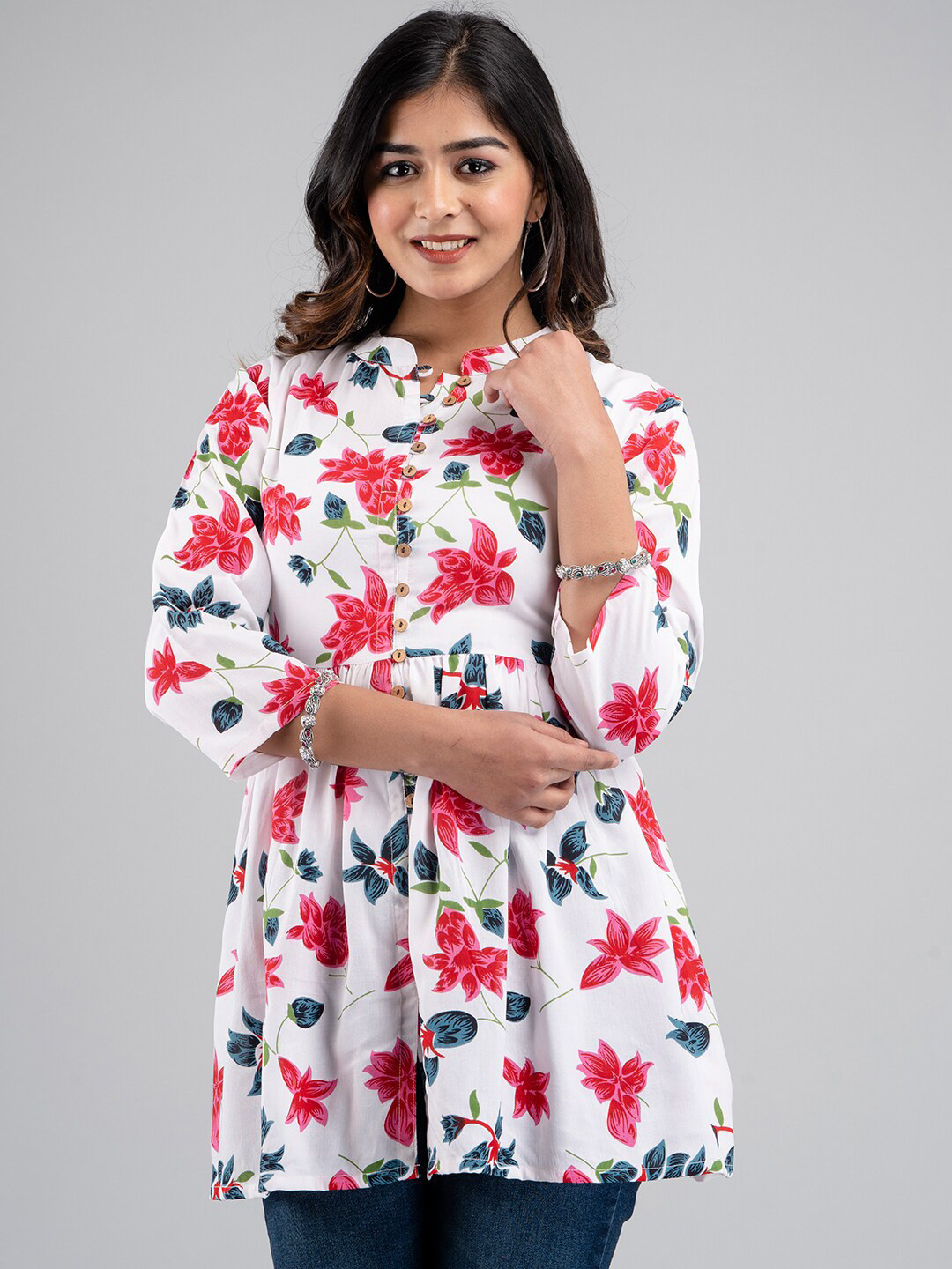 FERANOID Mandarin Collar Pleated A-Line Floral Printed Kurti