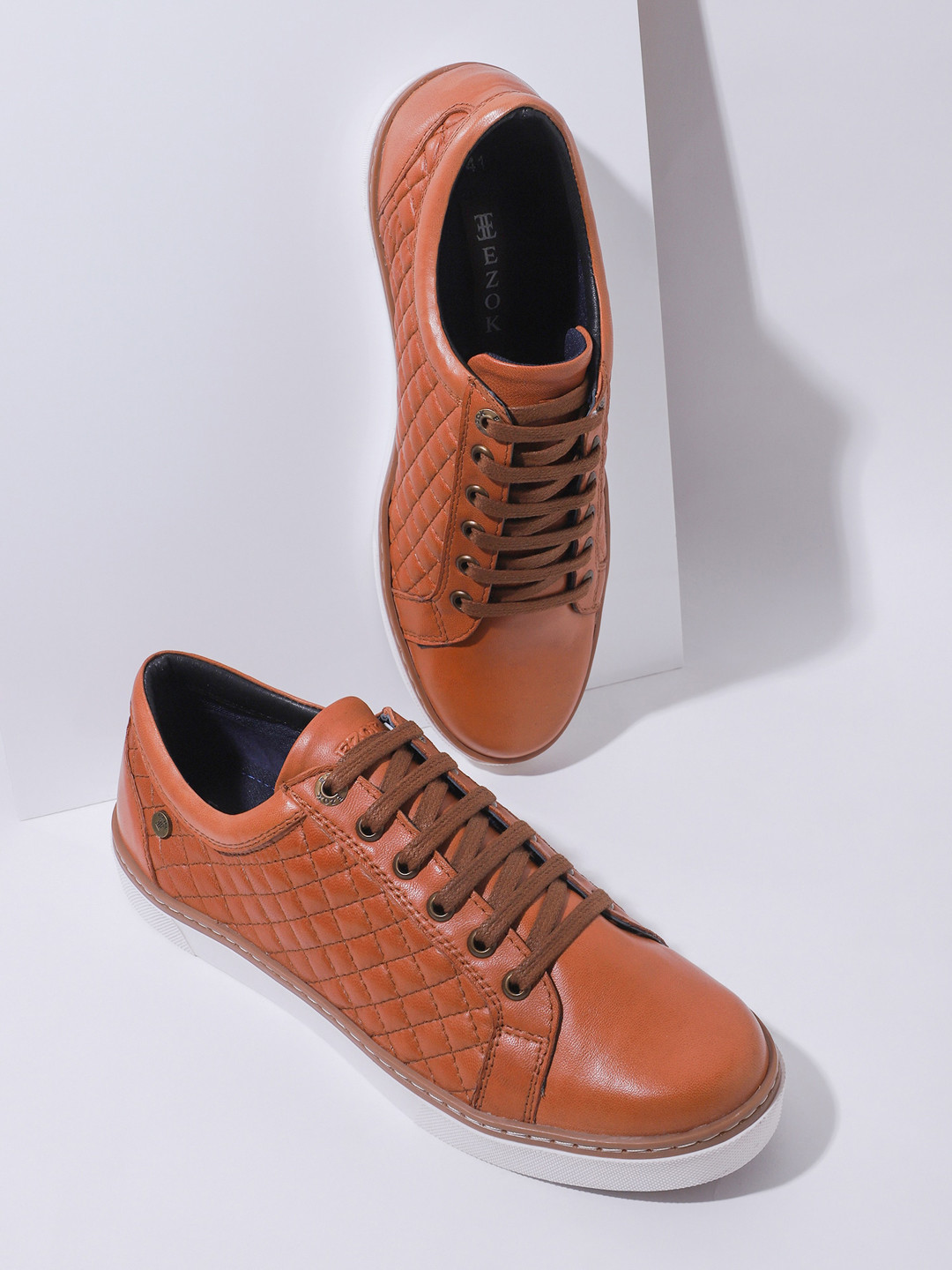 EZOK Men Textured Leather Contrast Sole Sneakers