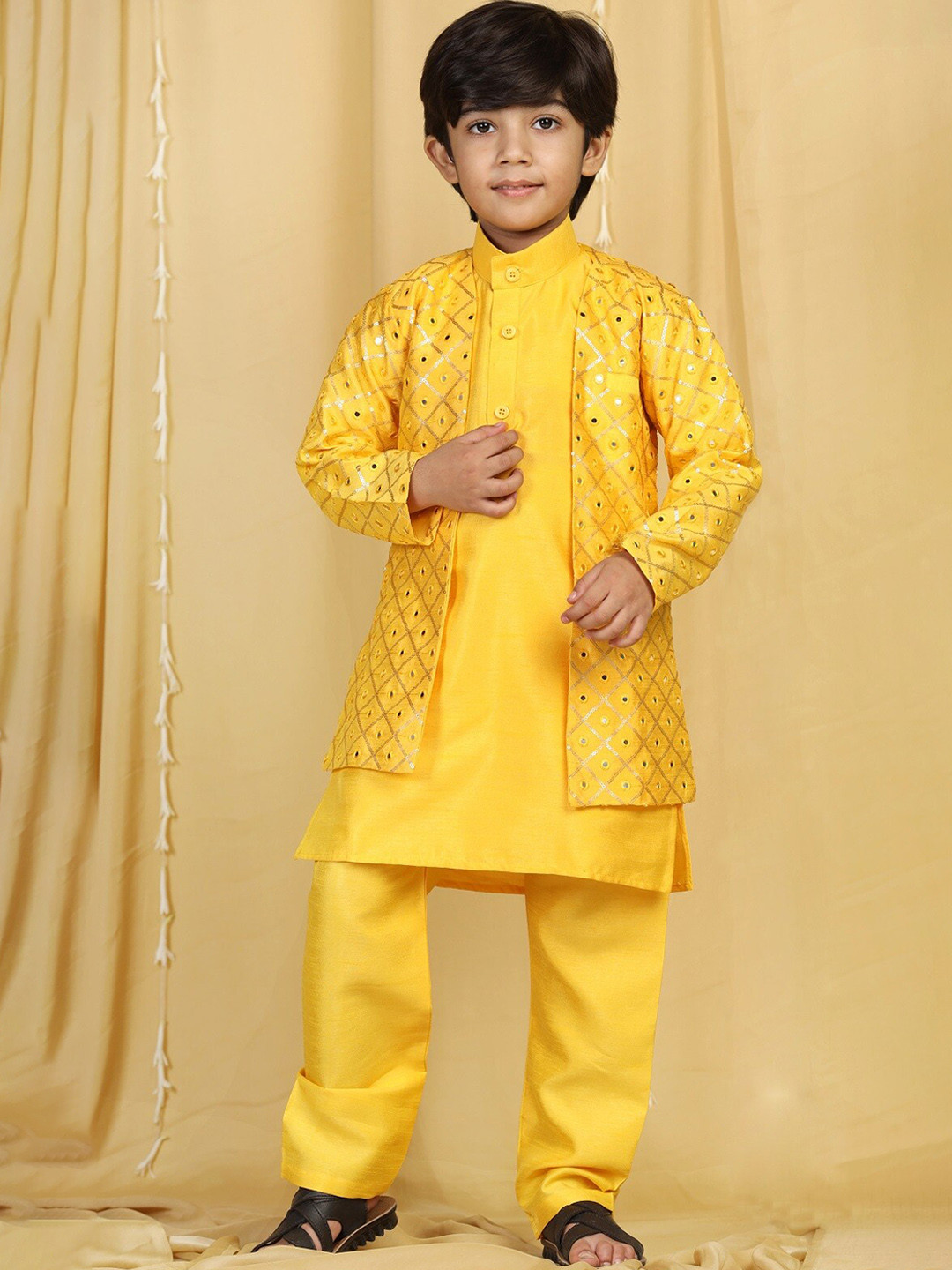 Aj DEZInES Boys Band Collar Kurta with Pyjamas & Jacket