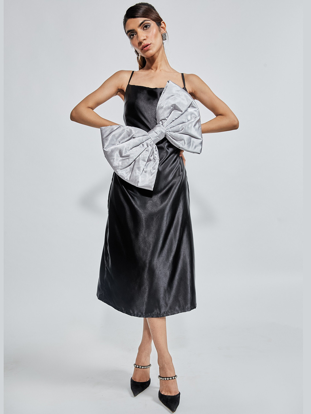 Heart Up My Sleeves Empress Bow Brooch Silver