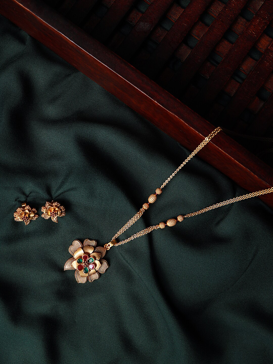 Anouk Maroon & Green Gold-Plated Necklace With Stud Earrings