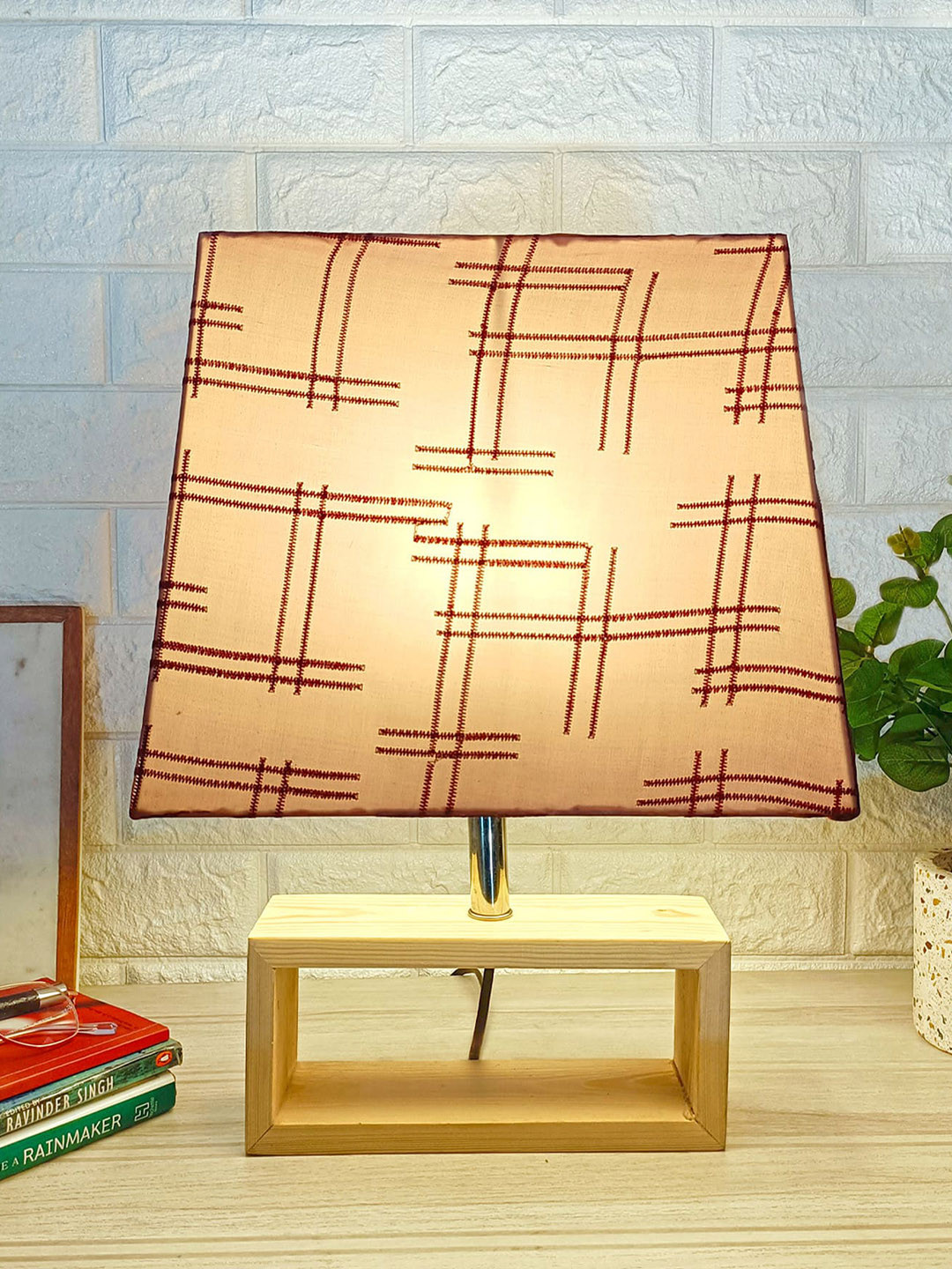 POSH-N-PLUSH Magenta Pink & Brown Printed Shade Wooden Base Table Lamp