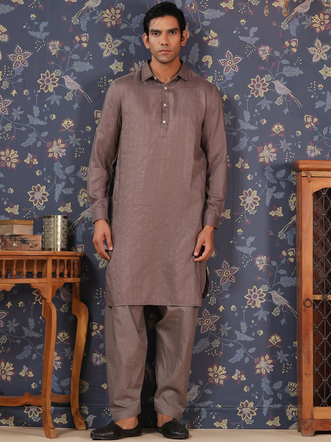 House of Pataudi Woven Design Shirt Collar Kurta With Pyjama