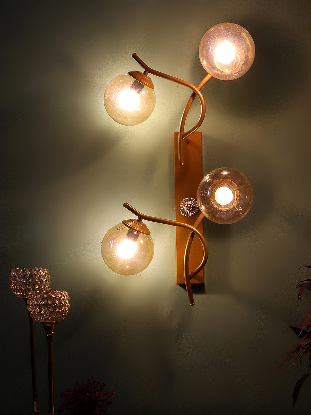 MFD HOME FURNISHING 4 Pieces Glass Wall Lamp