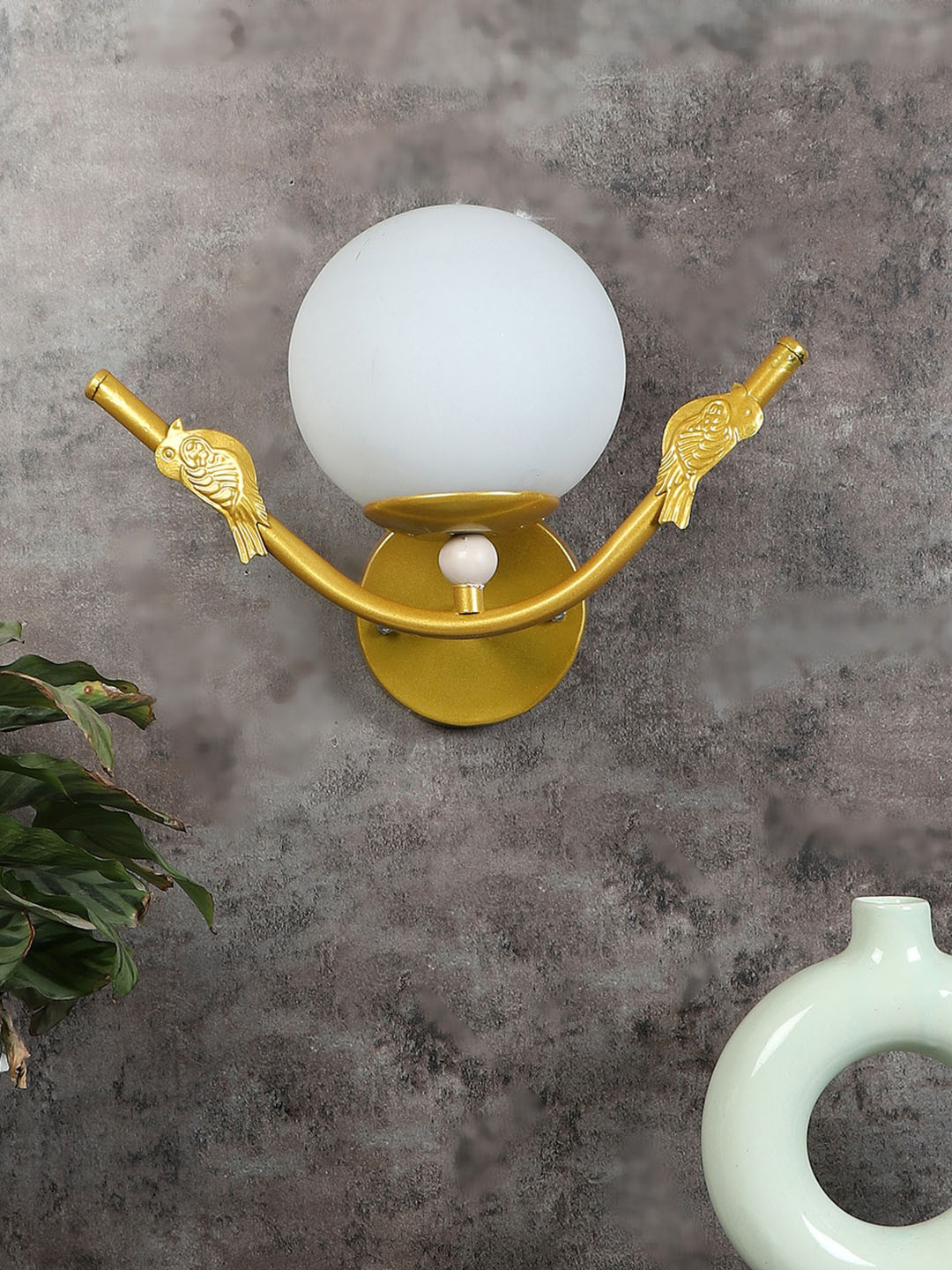 MFD HOME FURNISHING White & Gold Toned Textured Wall Lamp With Metal Base