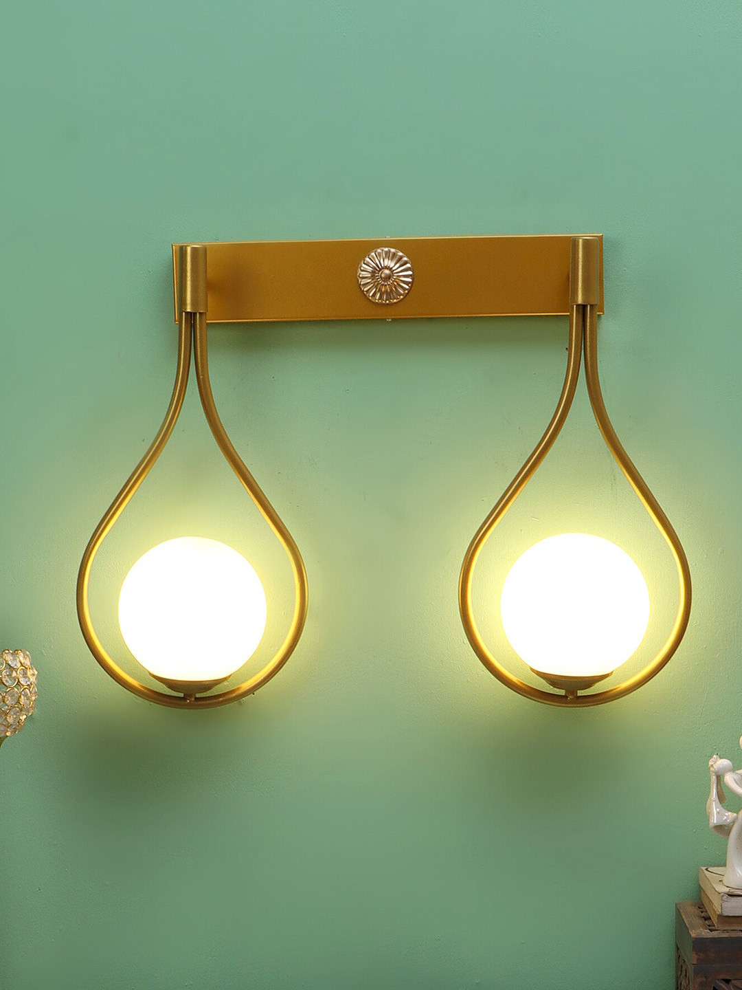 MFD HOME FURNISHING Golden Contemporary Wall Lamp