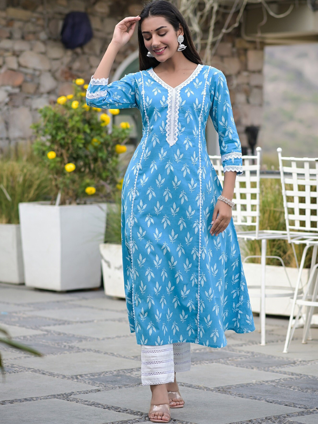 Hatheli Lace Insert Floral Printed A-Line Kurta