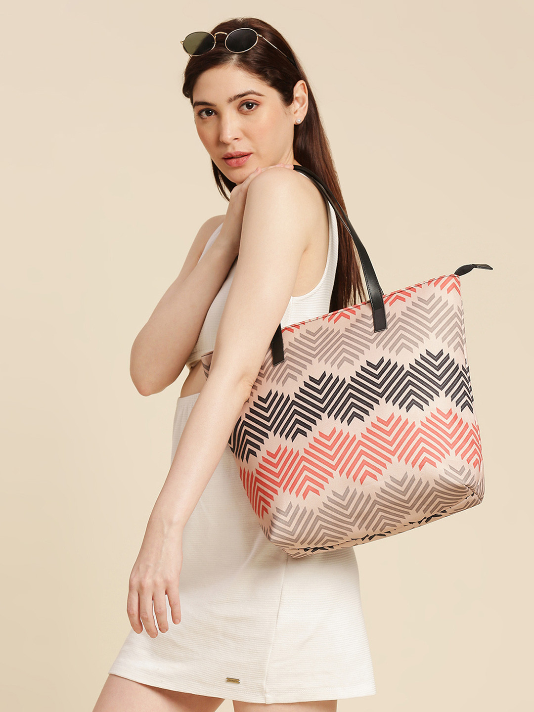 DressBerry Geometric Printed Structured Tote Bag