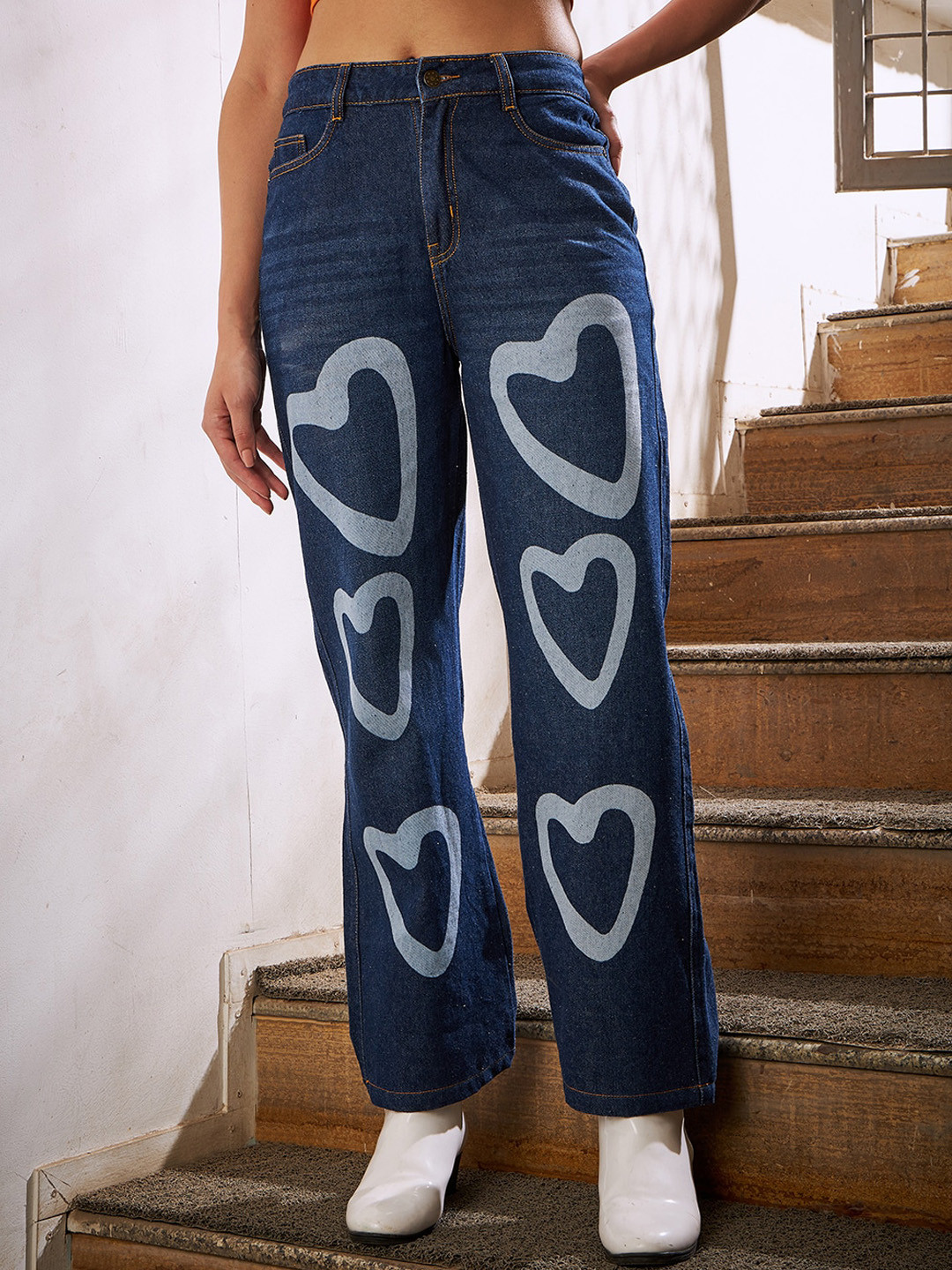 KASSUALLY Women Blue Mid-Rise Straight Fit Clean Look Light Fade Heart Printed Jeans