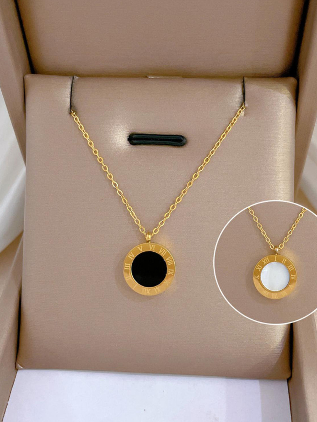 MYKI Gold-Plated Gorgeous Reversable Roman Numbers Round Shape Pendant