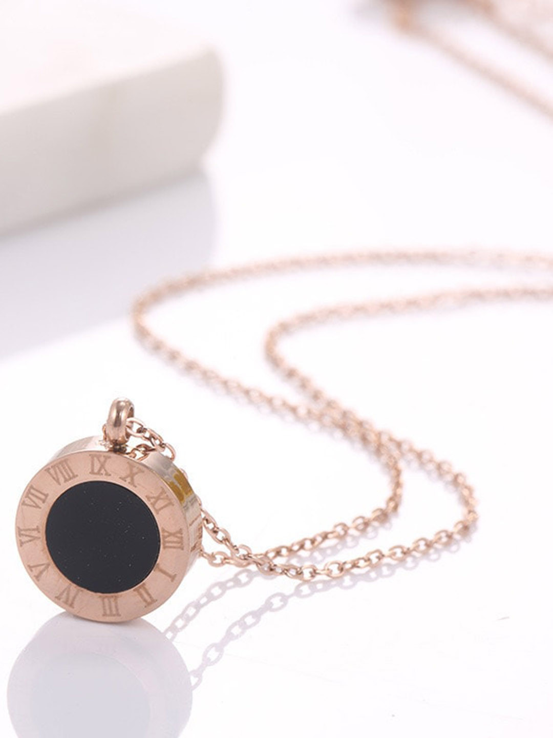 MYKI Women Classy Roman Numbers Pendant with Chain