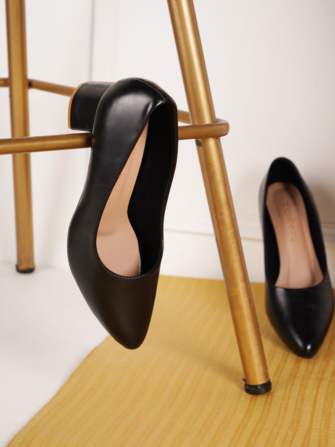 DressBerry Black Pointed Toe Block Pumps