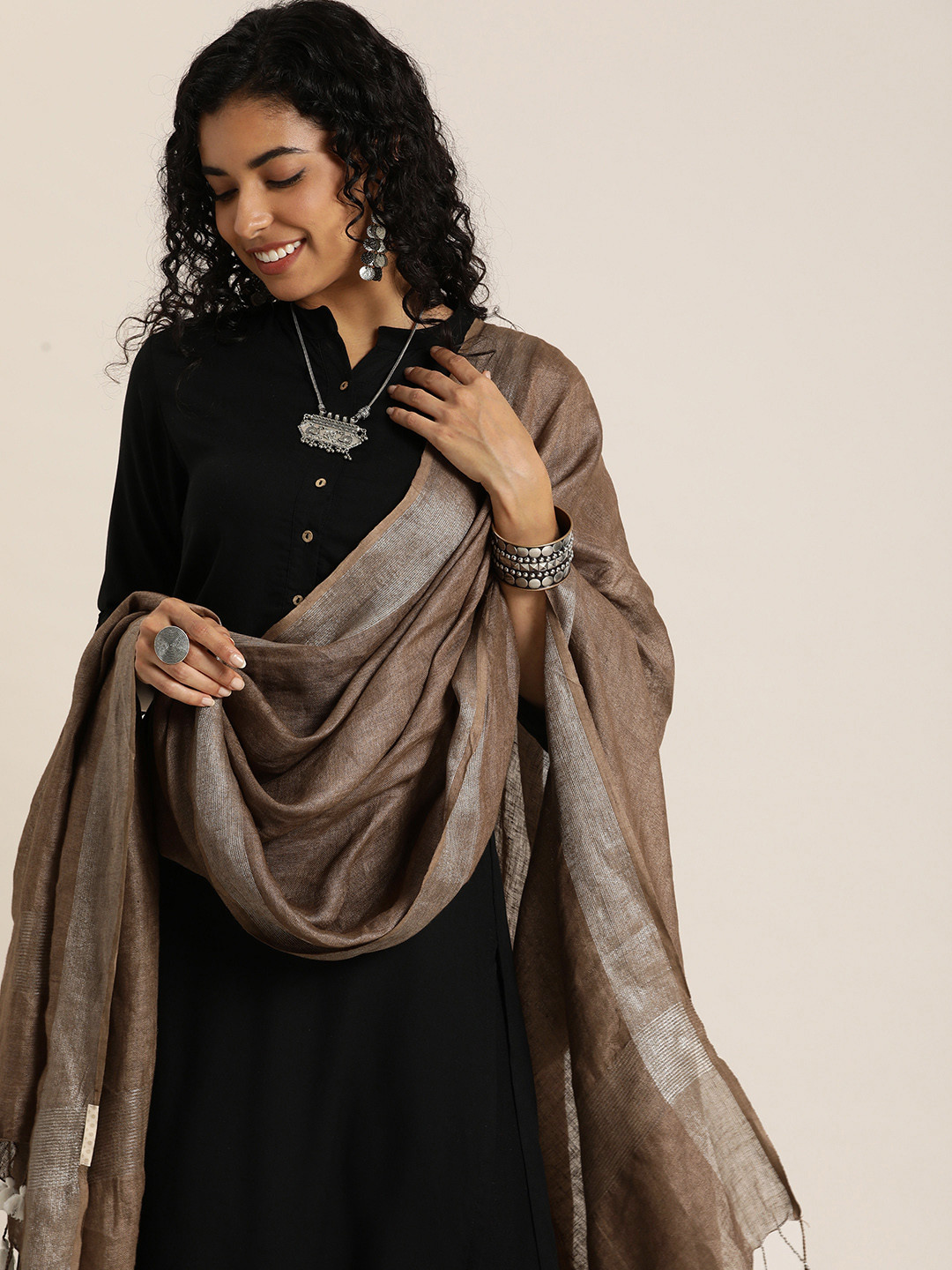 Taavi Linen Dupatta with Zari Details