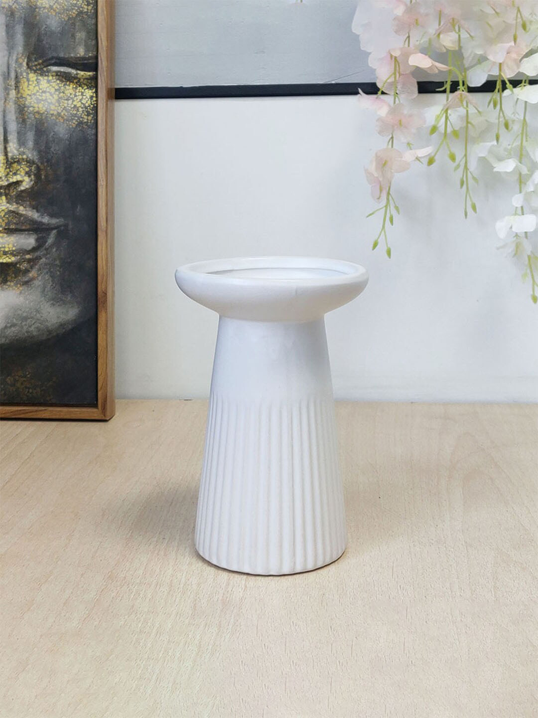 Art Street White Textured Ceramic Duchess Style Flower Vase
