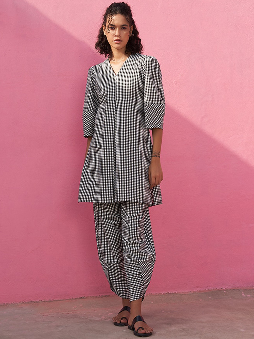 Abhishti Checked V Neck Puff Sleeves Pure Cotton Kurta