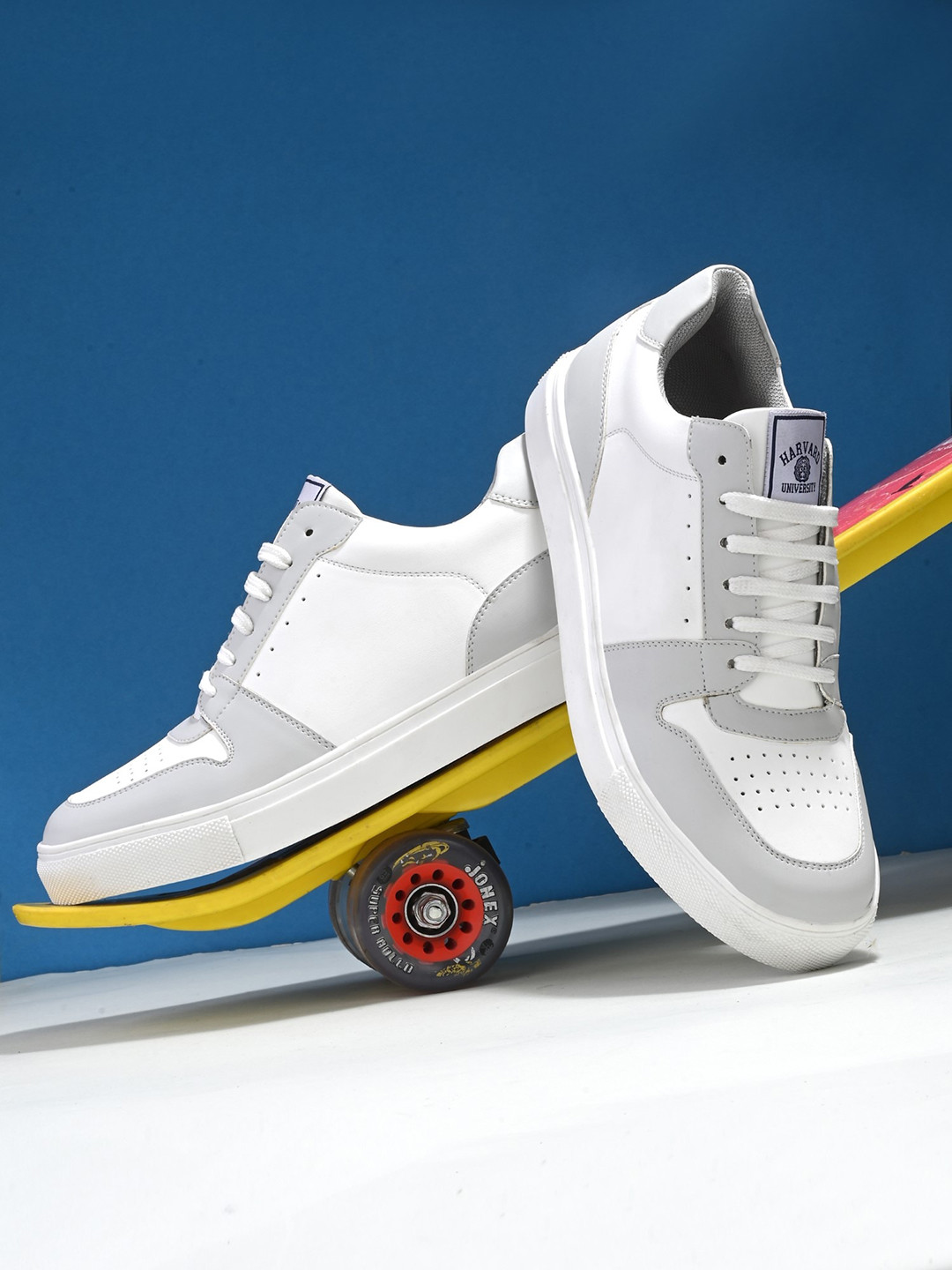 Harvard Men White And Grey Colourblocked Lightweight Sneakers