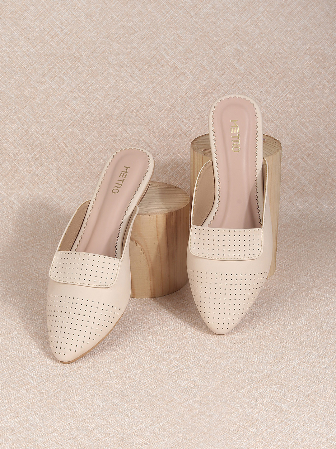 Metro Womens Beige Pointed Toe Block Heel Mules